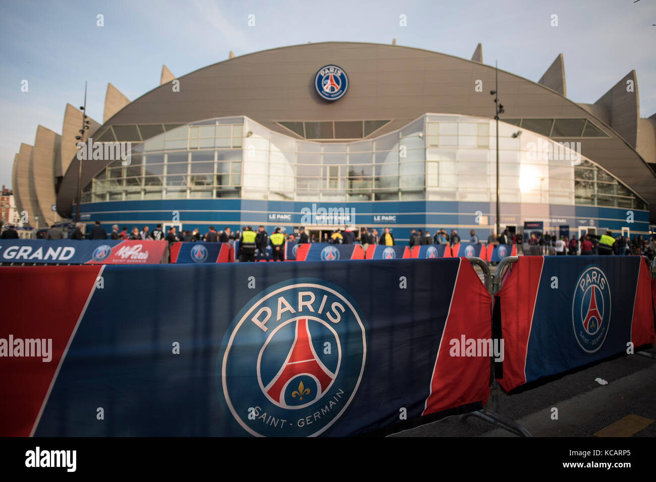 das Prinzenspark Stadion, Parc des Princes, Aussenansicht, Ligue des Champions de Fussball, Vorrunde 2. Spieltag, Gruppe B, Paris réunis Germain - FC Bayern Munich (M) 3:0, AM 27.09.2017 in Paris/ Frankreich. |utilisation dans le monde entier Banque D'Images