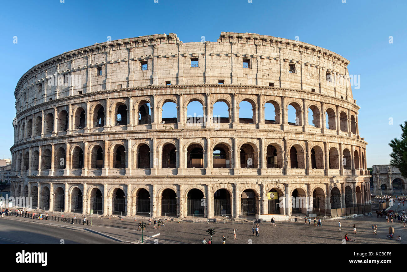 Le Colisée (aka Flavian Amphitheater) à Rome. Banque D'Images