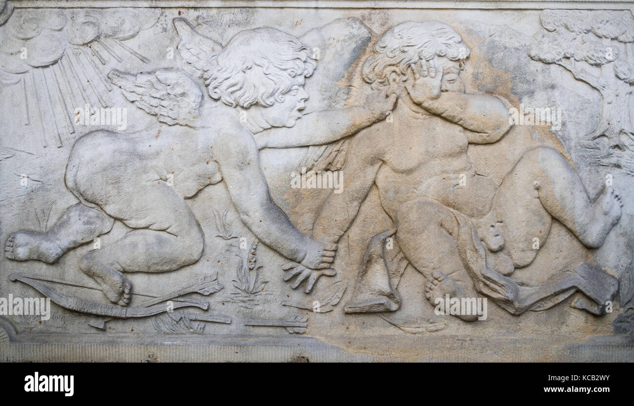 Ornements, moulures, gargouille, bas reliefs dans un grès, granit, béton. détails de sculpture à Gdansk (Dantzig). Rue Mariacka (Mariengasse) un Banque D'Images