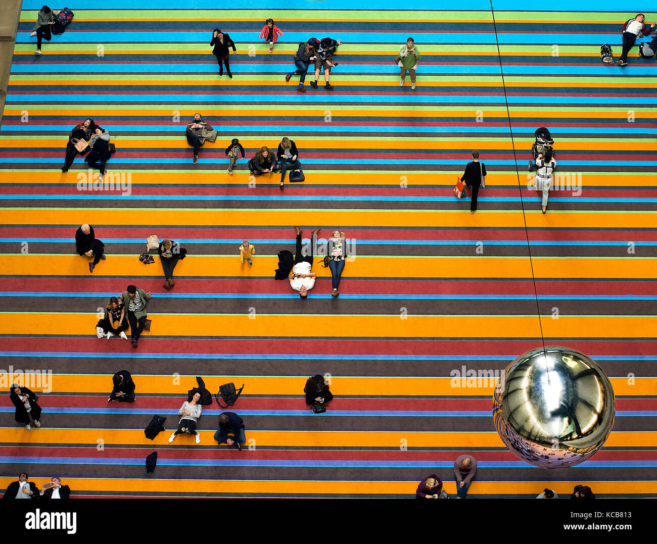 Installation d'art de terrain de jeu géant à la galerie d'art moderne Tate Banque D'Images