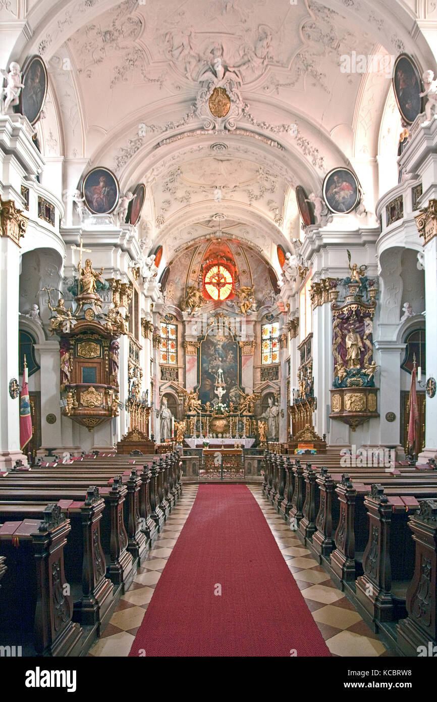 Vallée de la Wachau, en Autriche : une vue sur l'intérieur de l'église du monastère, Durnstein construit entre 1720-1733 dans le style baroque. Durnstein conserve son histori Banque D'Images