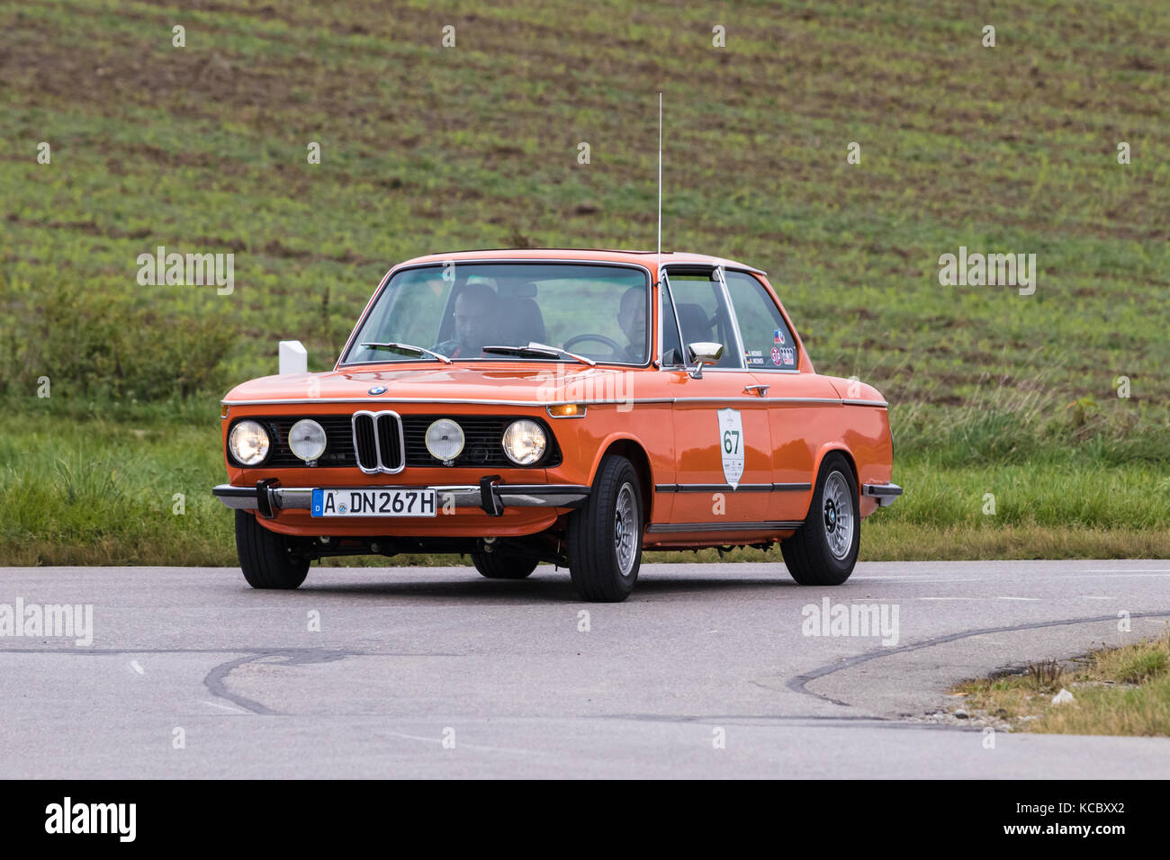 Augsbourg, Allemagne - 1er octobre 2017 : BMW 2002 oldtimer au Fuggerstadt Classic 2017 Oldtimer Rallye le 1er octobre 2017 à Augsbourg, Allemagne. Banque D'Images