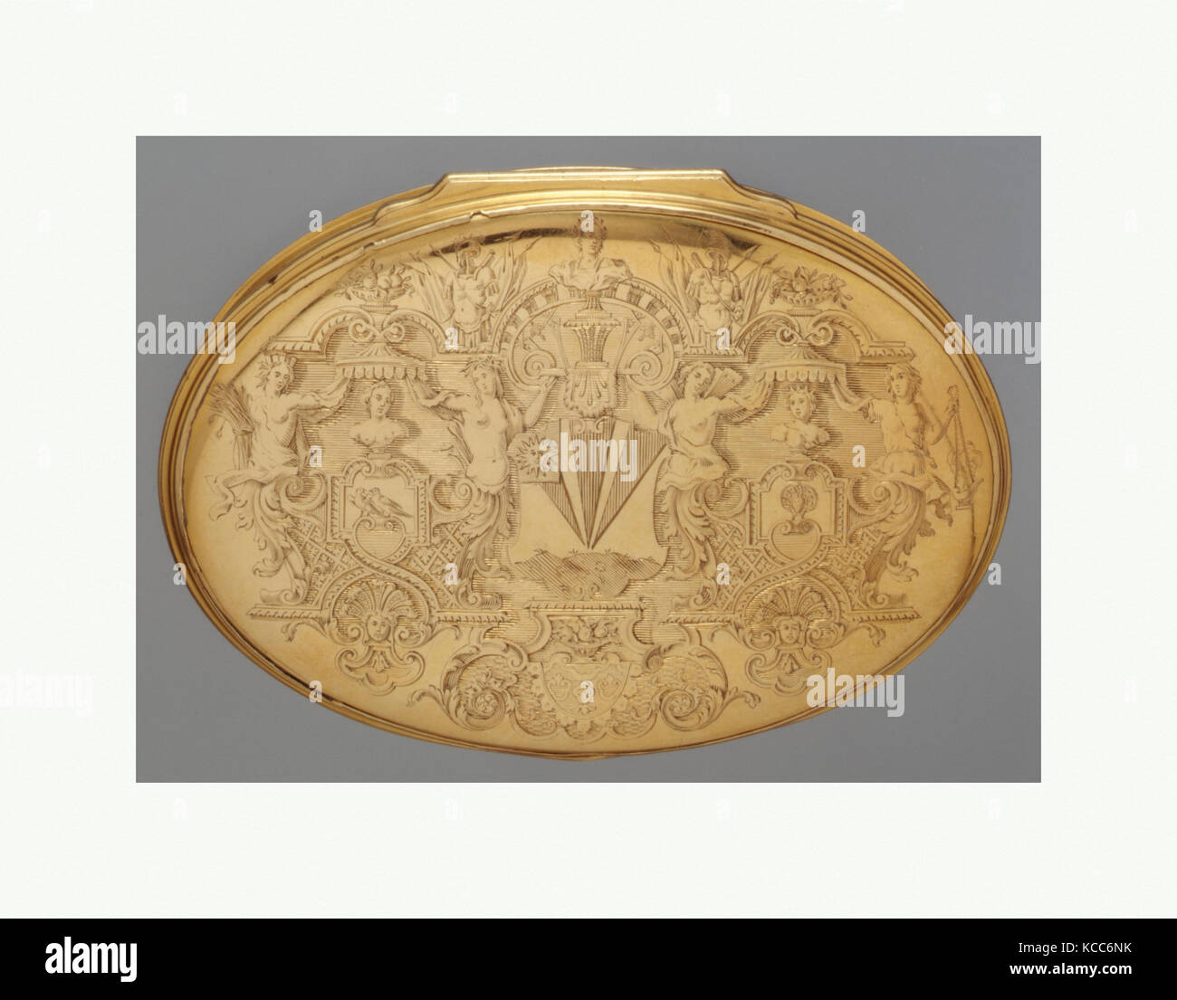 L'épioblasme tricorne, 1710-20, British, or, aucune dimension enregistré., Metalwork-Gold et platine, la délicate gravure sur cet or Banque D'Images
