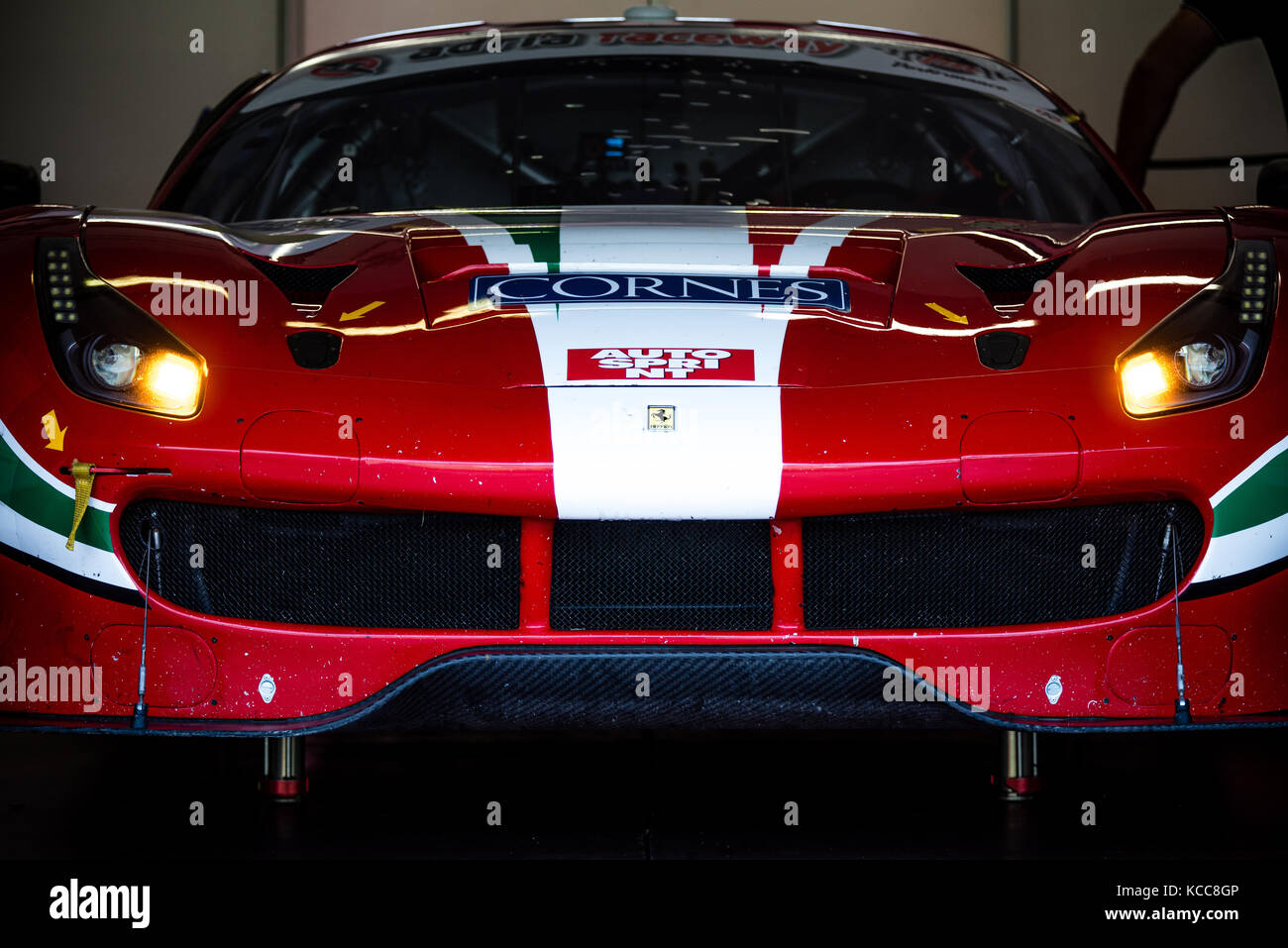 Vallelunga, en Italie le 24 septembre 2017. touring ferrari racing voiture rouge garée dans les enclos phares sur nez détail Banque D'Images