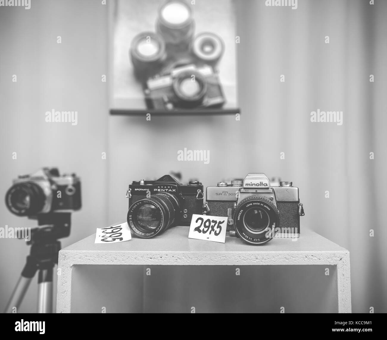 Vintage caméras dans une vitrine à Aarhus, le centre du Jutland, Danemark Banque D'Images