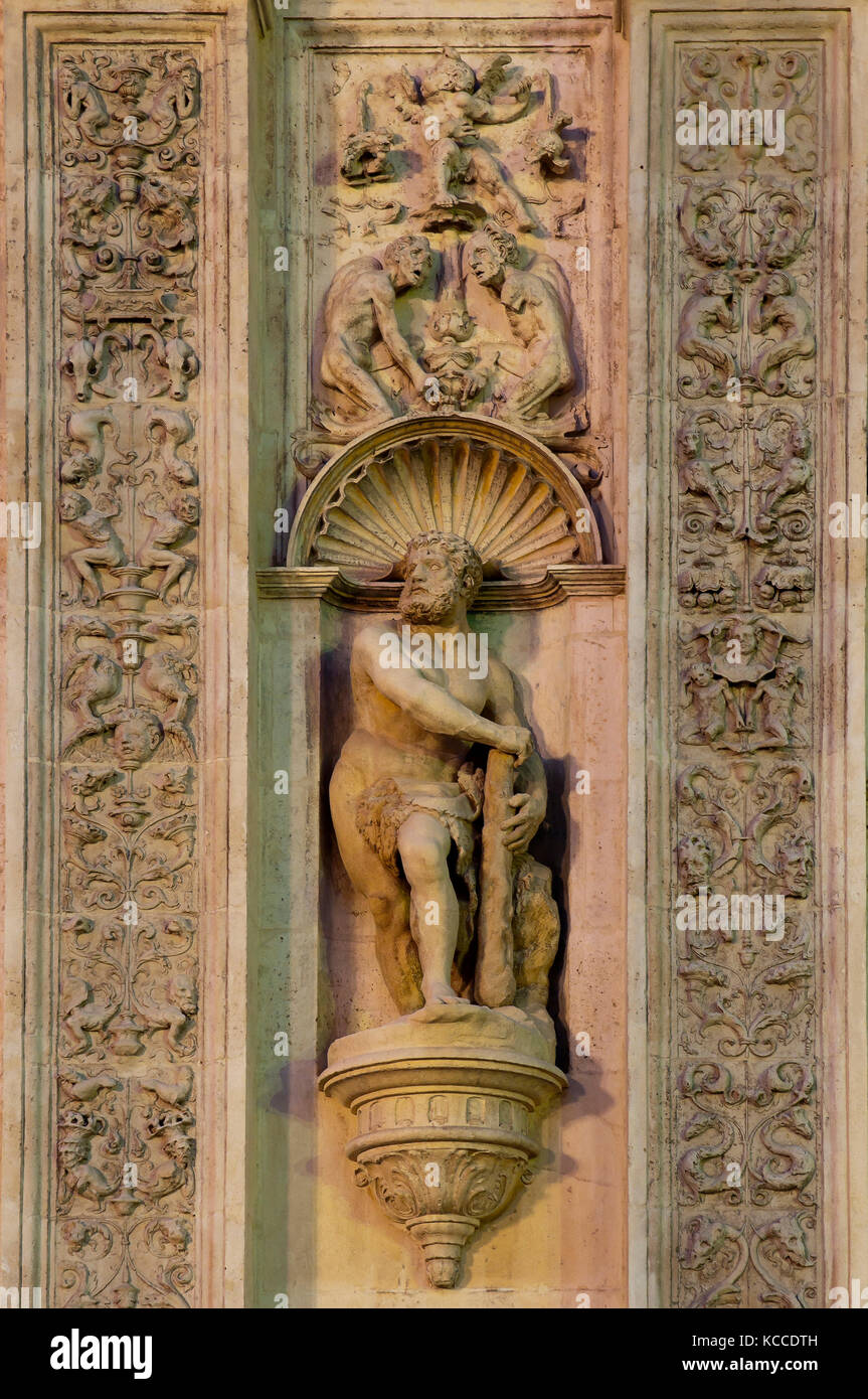 Hôtel de ville - sculpture d'hercule sur la façade (16e siècle), Séville, Andalousie, Espagne, Europe Banque D'Images