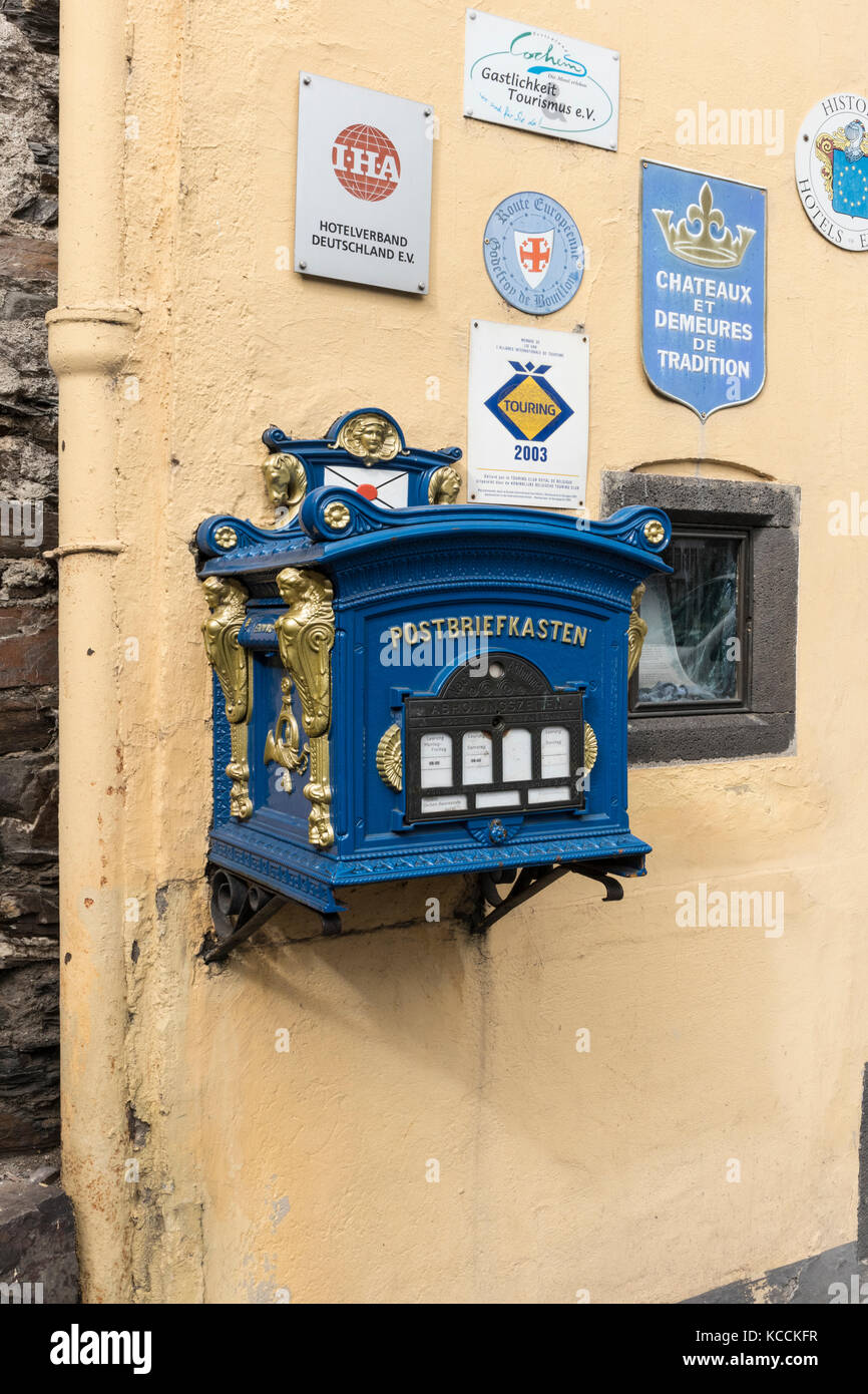 Post Box traditionnel allemand, vallée de la Moselle à Cochem, Allemagne Banque D'Images