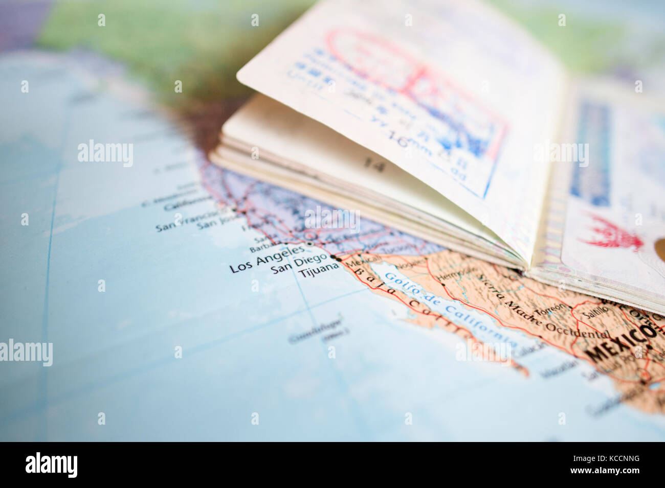 Selective Focus Un Passeport Avec Timbres Est Floue Sur Une Carte Geographique Du Monde La Carte Montre La Ville De Las Vegas Et San Diego Fabriquees Main E Photo Stock Alamy Selective Focus Un Passeport Avec Timbres Est Floue Sur Une Carte Geographique Du Monde La Carte Montre La Ville De Las Vegas Et San Diego Fabriquees Main E Photo Stock Alamy