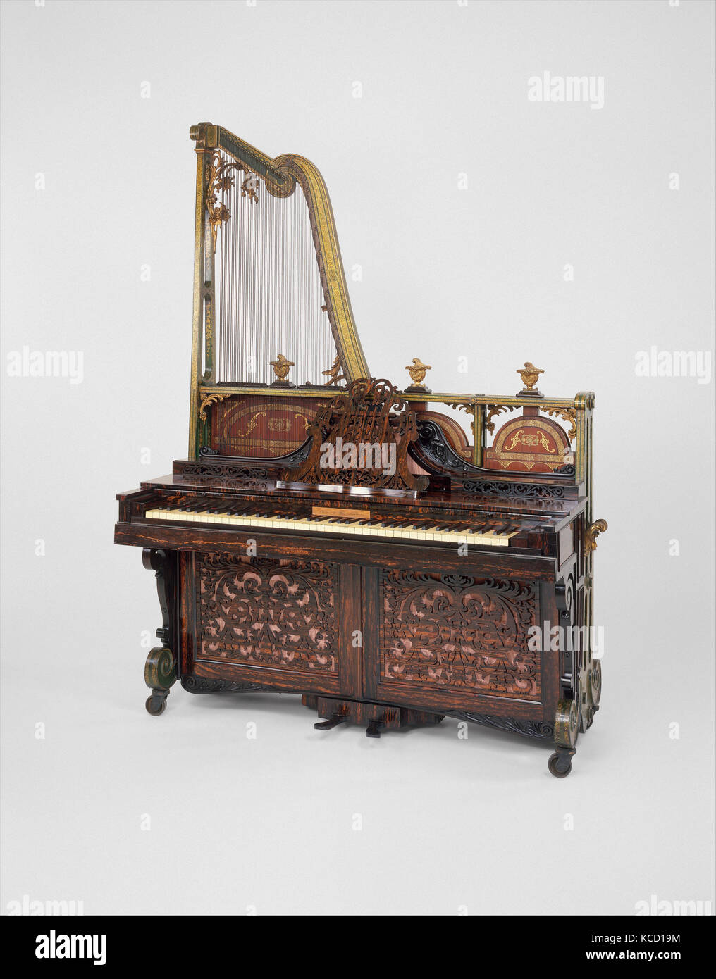 Harpe Piano debout, 1843, Londres, Angleterre, Royaume-Uni, British,  acajou, peinture, dorure, fonte, peinture, soie, ivoire Photo Stock - Alamy