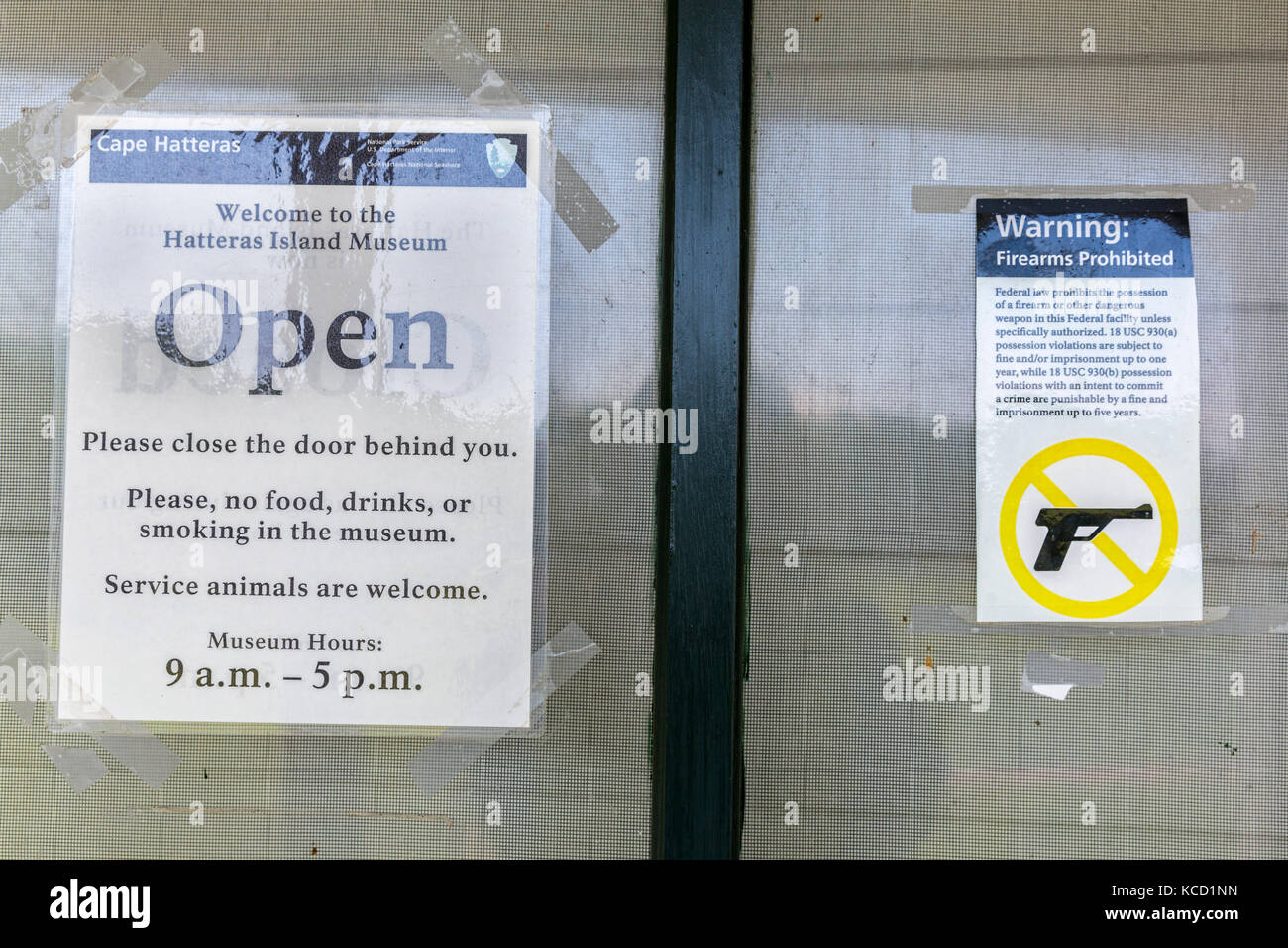 Cap Hatteras, Outer Banks, Caroline du Nord, USA. Pas d'armes à feu autorisé à l'intérieur le Musée du cap Hatteras. Banque D'Images