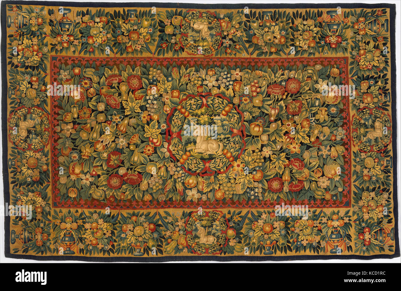 Tapis de table avec des licornes, ca. 1600, Néerlandais, laine, soie (14-16  déforme par pouce, 6 par cm.), H. 60 x 92W.. (152.4 x 233.7cm Photo Stock -  Alamy