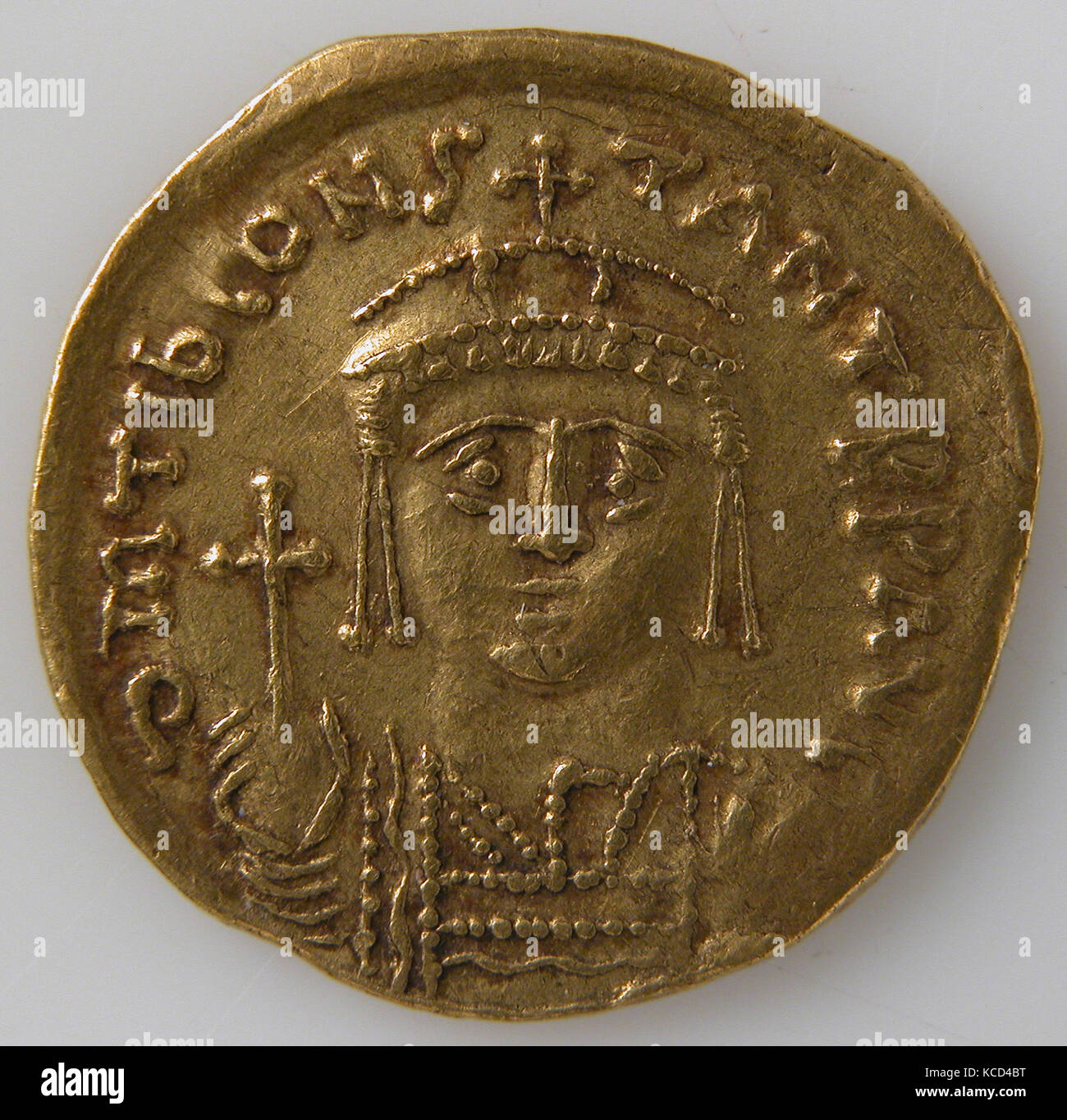 Solidus, 6e siècle ( ?), byzantine, l'or, dans l'ensemble : 13/16 x 1/16  in. (2 x 0,1 cm), des pièces de monnaie Photo Stock - Alamy