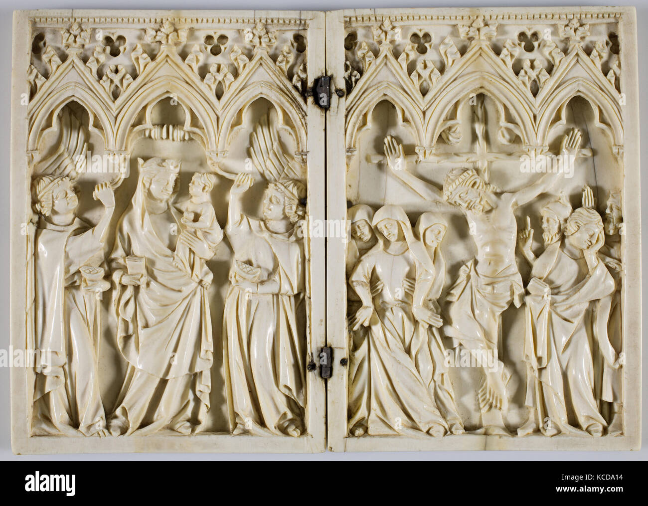 Diptyque, 14e siècle, le français, l'ivoire avec supports métalliques, de 7  × 5 po. (17,8 × 12,7 cm), des ivoires Photo Stock - Alamy