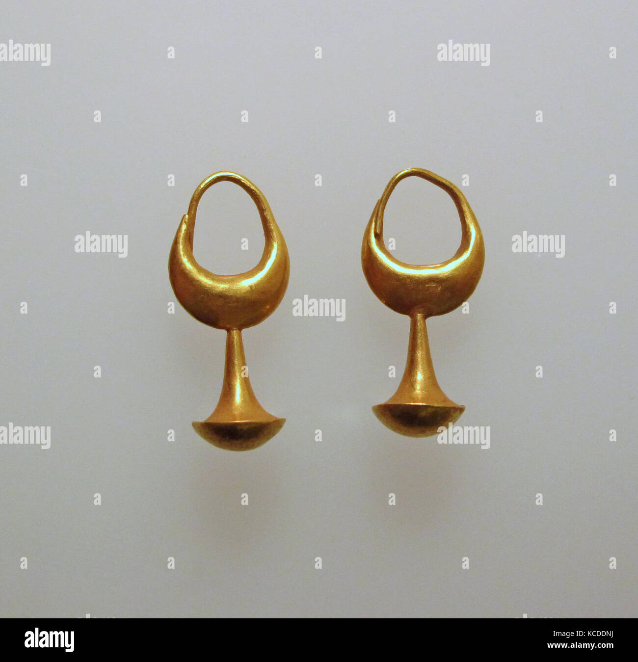 Earring avec tête de clou, 12, 6e siècle avant J.-C. Banque D'Images