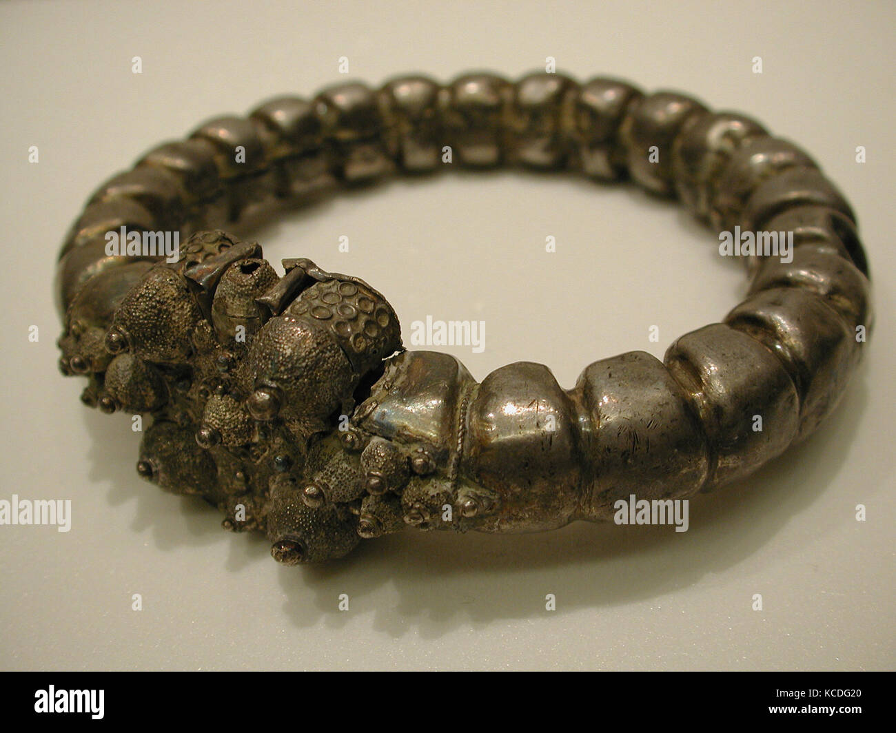 Bracelet, 11e-12e siècle, attribué à l'Iran, de l'argent, bijoux Banque D'Images