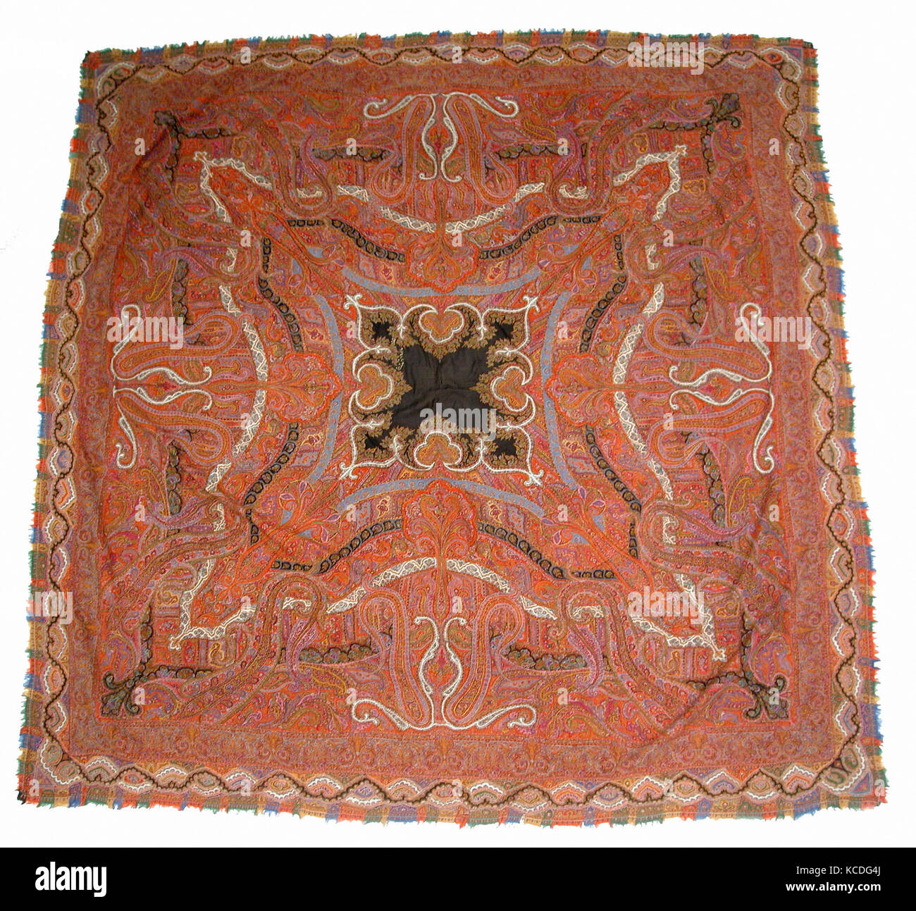 Châle, du milieu du xixe siècle, attribué à l'Inde, au cachemire, laine, tissés, brodés, 70 in. de largeur 70,00 élevé (177,8 cm de hauteur 177,8 Banque D'Images