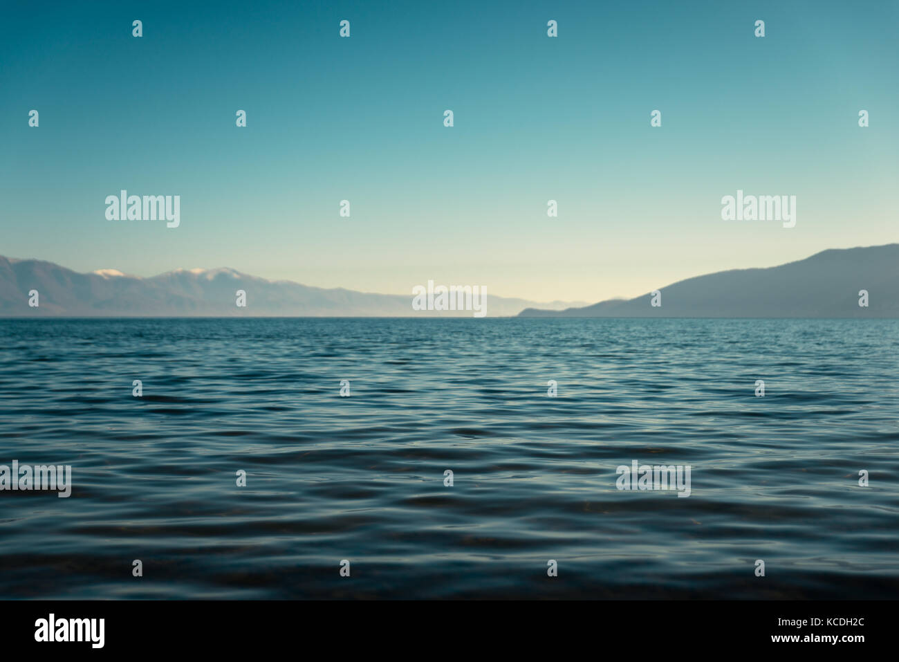 Photo de scène tranquille d'un lac Prespa en Macédoine Banque D'Images