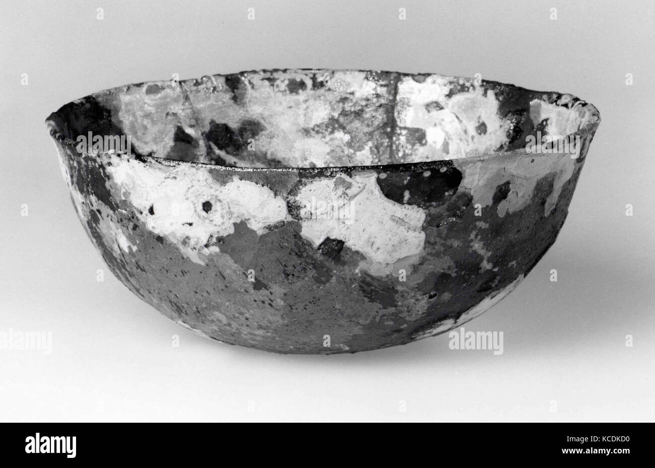 Bol, probablement 1er siècle, Roman, transparent en verre brun jaunâtre pâle. Peut-être grillé, la jante apparemment terminé par Banque D'Images