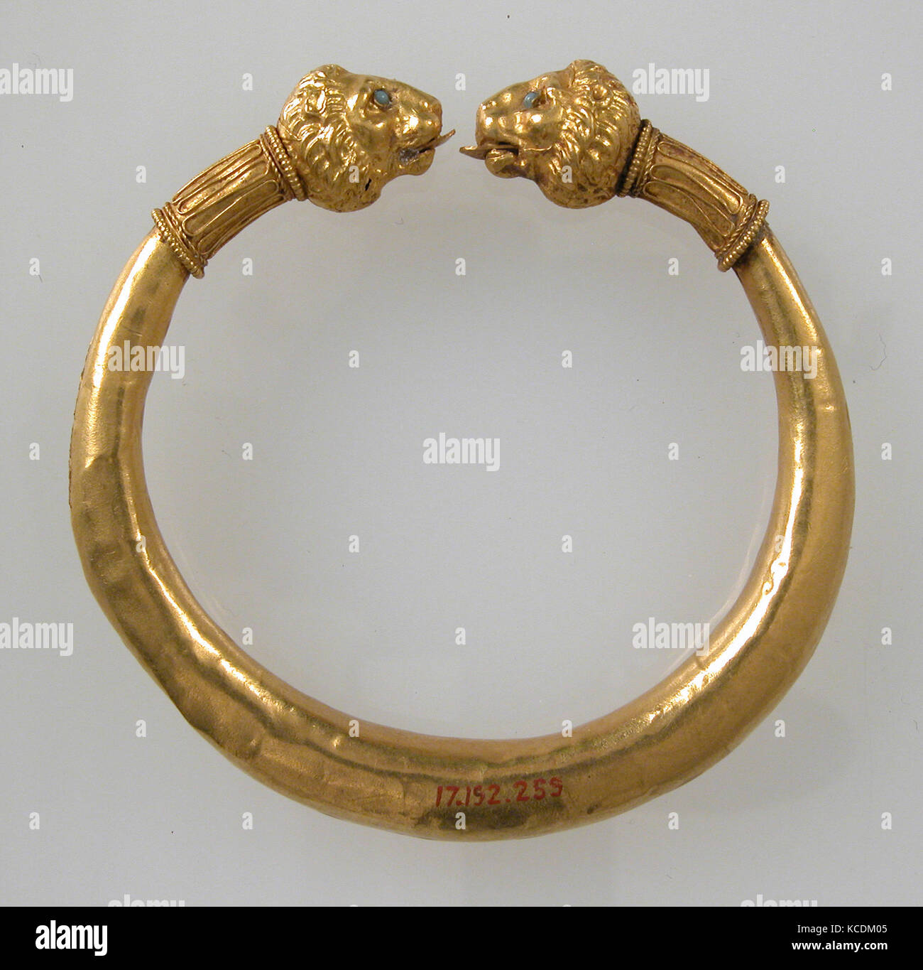 Bracelet, 3e siècle, l'or, pontique, pâte de verre les yeux, Total : 2 3/8 x 3/8 in., 0.5oz. (6,1 x 0,9 cm, 13g), Metalwork-Gold Banque D'Images