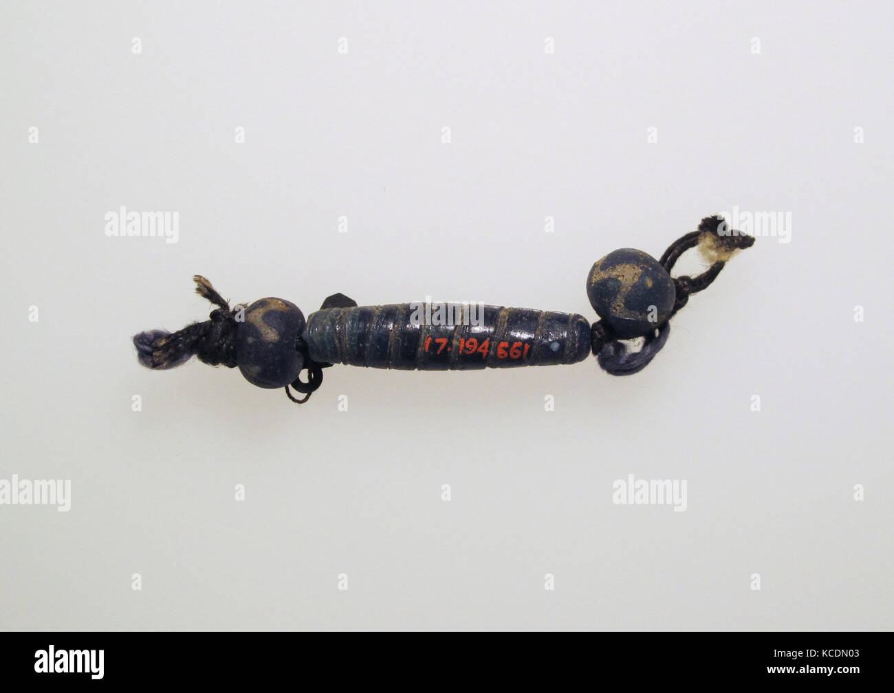 Perles, 3, verre, Autres : 2 1/8 in. (5,4 cm), verre Banque D'Images