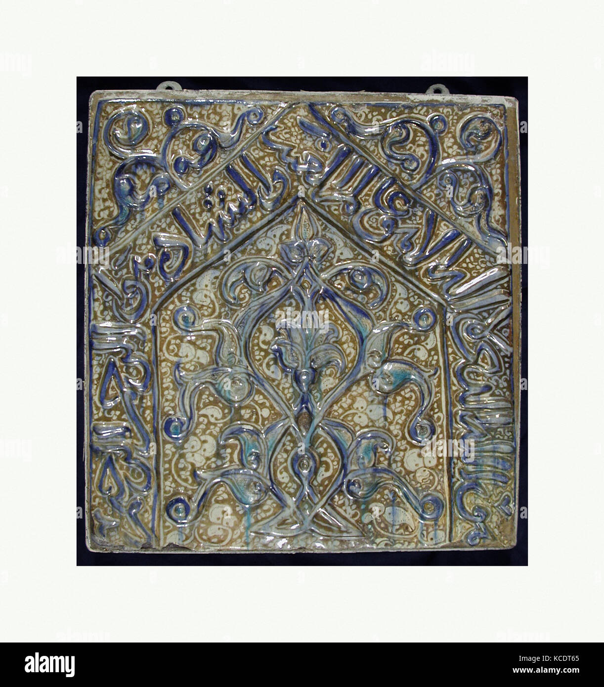 Carreau avec Design de niche et d'inscription, début du 14ème siècle Banque D'Images