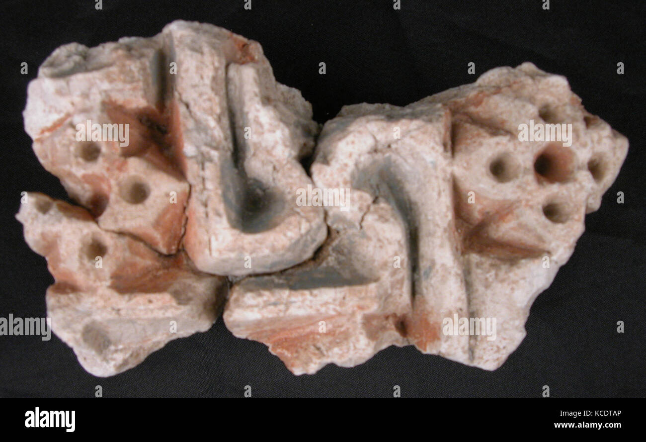 Fragment d'une décoration murale, 10ème 11ème siècle, fouillé en Iran, Nishapur, plâtre, sculpté et peint, Sculpture Banque D'Images