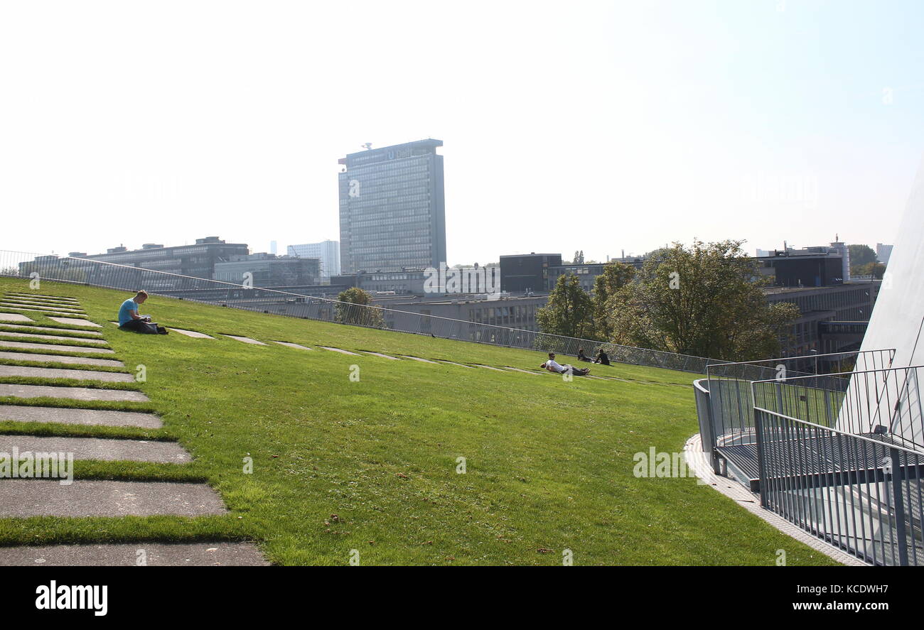 Vue sur le campus de l'Université de Delft à partir du toit de l'Université technique de Delft aux Pays-Bas, Bibliothèque Banque D'Images