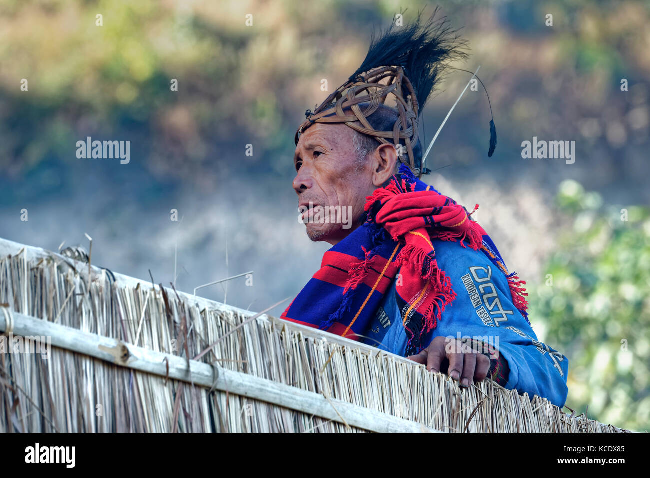 L'homme tribal Naga en tenue traditionnelle, Kisima Nagaland Hornbill festival, Kohima, Nagaland, Inde Banque D'Images