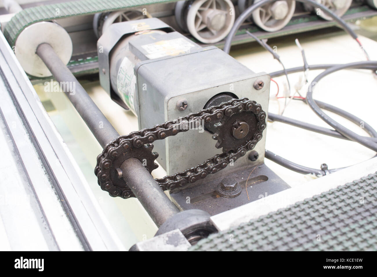 Arbre d'entraînement du moteur et de la transmission, de la chaîne de convoyeur. Banque D'Images