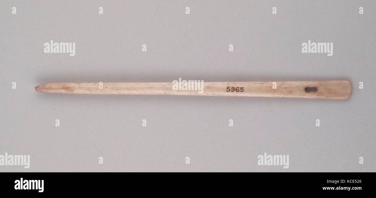 Aiguille, l'os, d'autres : 13/16 x 3/8 x 5 1/16 in. (2 x 0,9 x 12,8 cm Banque D'Images