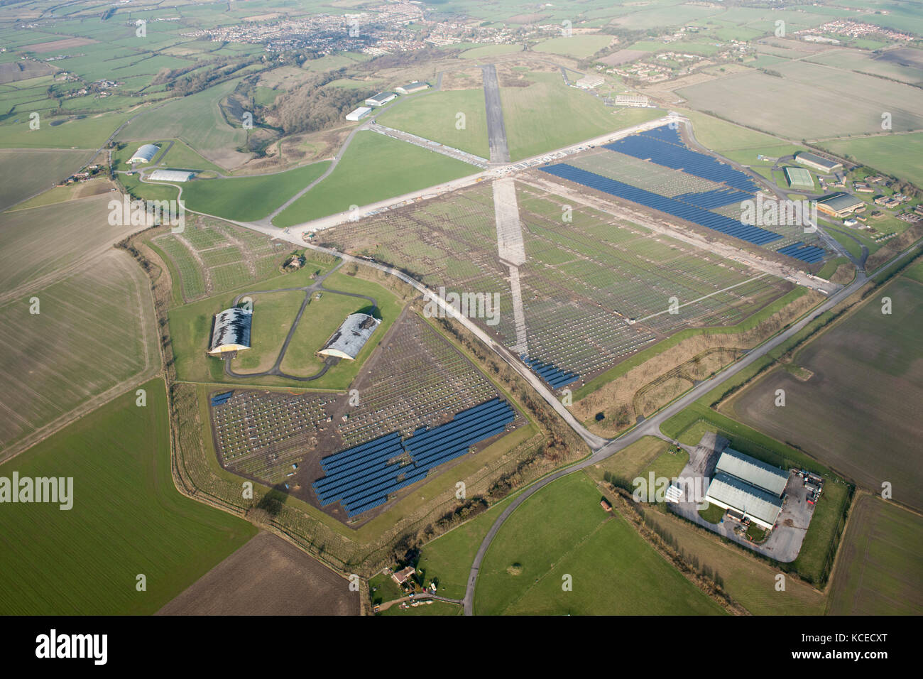 L'aérodrome de wroughton, Wiltshire parc solaire. ferme solaire illustré en construction en février 2016. Elle a été excitée en à peine plus d'un mois plus tard. certaines des Banque D'Images
