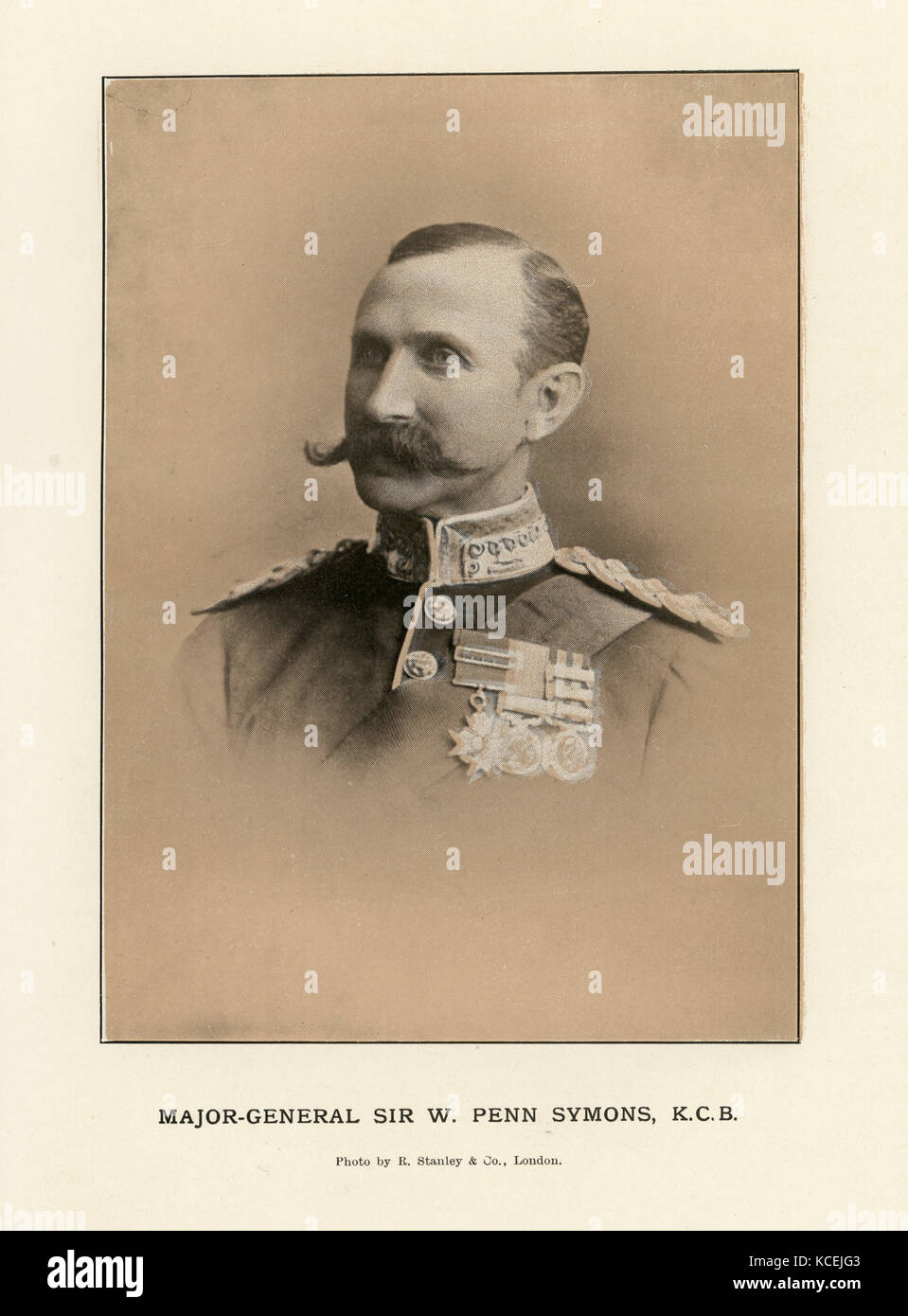 Le général de division Sir William Penn Symons, un officier de l'armée britannique qui a été mortellement blessé alors qu'il commandait ses forces à la bataille de Talana Hill pendant la Seconde Guerre des Boers. Banque D'Images