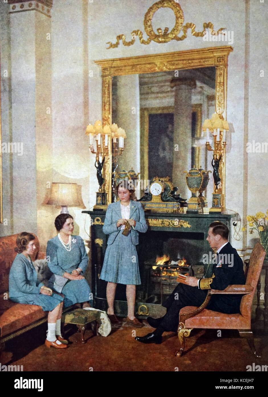 Le roi George VI avec la reine Elizabeth et leurs filles Elizabeth ...