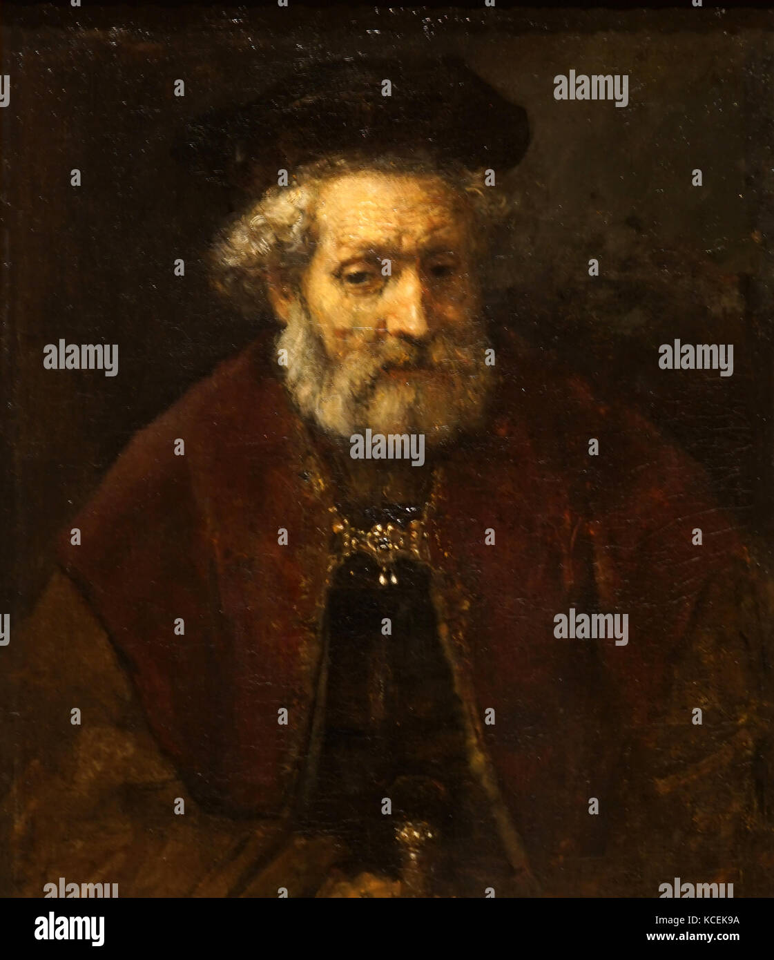 La peinture intitulée 'Portrait d'un vieil homme barbu portant un béret' de Rembrandt (1606-1669) un dessinateur, peintre et graveur. En date du 17e siècle Banque D'Images