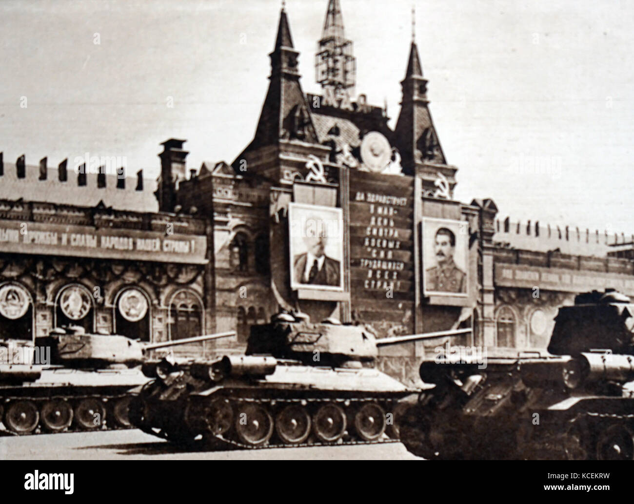Photographie prise lors du défilé du jour de Moscou Mai montrant de chars lourds, représentant leurs forces armées. En date du 20e siècle Banque D'Images