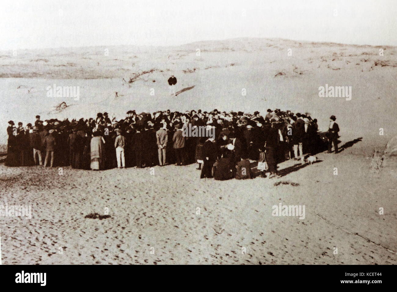 Tirage au sort pour la terre par les fondateurs de la ville israélienne de Tel Aviv, recueillir sur le site de la fondation de la ville près de Jaffa, la Palestine. 1909 Banque D'Images