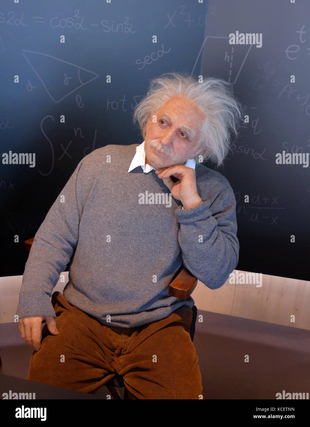 Sculpture de cire) cire (d'Albert Einstein (1879 - 1955), un physicien théorique. Il a développé la théorie générale de la relativité, l'un des deux piliers de la physique moderne (à côté de la mécanique quantique). CosmoCaixa Museum, Barcelone, Espagne Banque D'Images