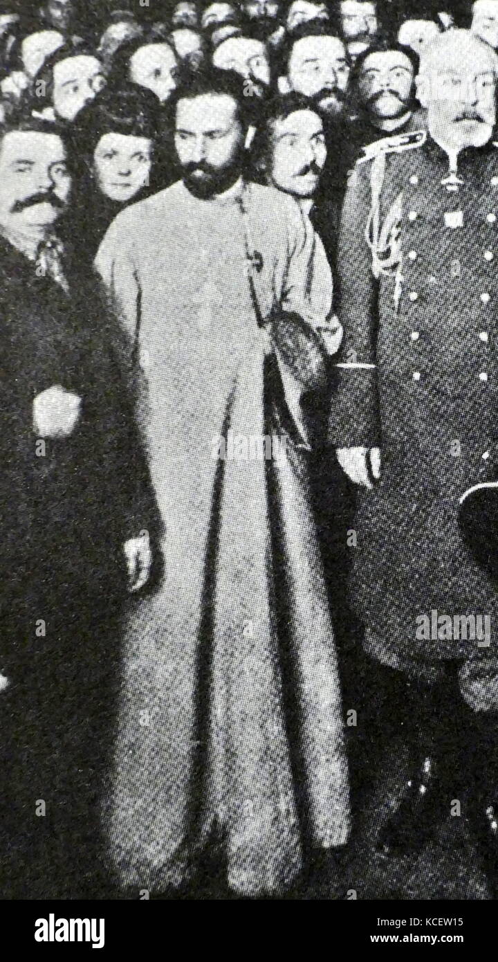 Père Gapone 1905. Dimanche sanglant ou Rouge Dimanche, était le nom donné aux événements du Dimanche, 22 janvier 1905 à Saint-Pétersbourg, en Russie, lorsque des manifestants ont mené par le père Georgy Gapone ont été tirés par des soldats de la Garde Impériale, comme ils ont marché vers le Palais d'hiver de présenter une pétition au tsar Nicolas II de Russie. Banque D'Images