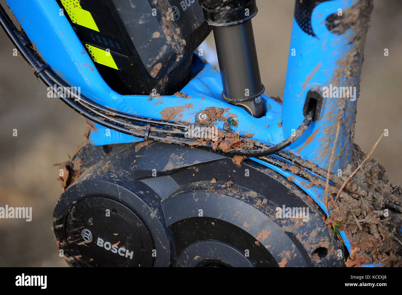 Une pédale aider ebike vtt avec un moteur électrique Bosch Photo Stock -  Alamy