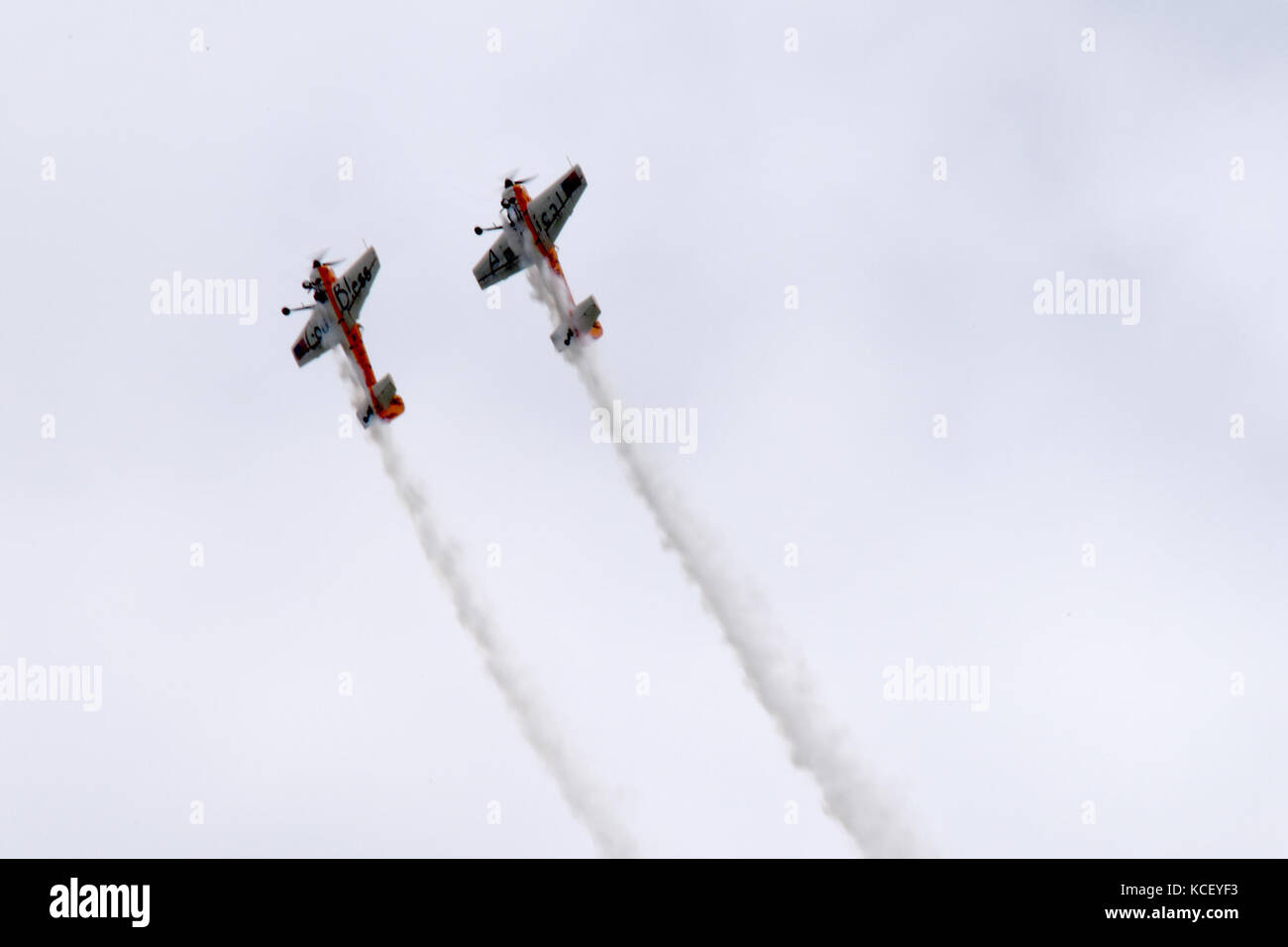 Un mélange éclectique d'avions volent au-dessus de m6 et 7centire joint national guard base, Caroline du Sud, la préparation de la journée d'ouverture de la garde nationale de Caroline du Sud et la masse de l'air expo prévue pour mai . Cette expo est une vitrine de démonstration des capacités de la Caroline du Sud et les soldats de la garde nationale en disant merci pour le soutien des collègues sud carolinians et la communauté environnante. La garde nationale de Caroline du sud (photo prise par le sergent Brad M. mincey, 108e détachement des affaires publiques) Banque D'Images