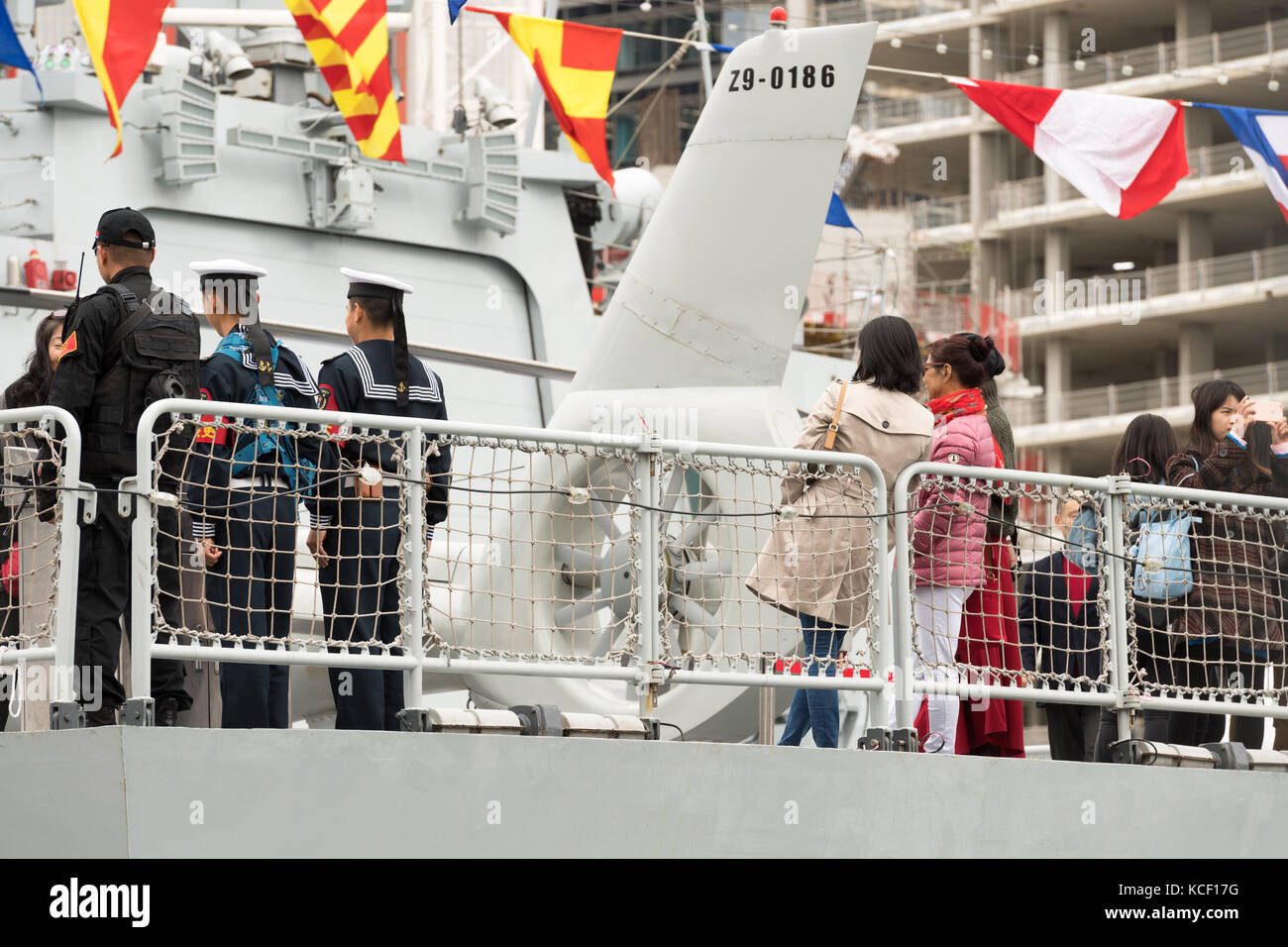 London 4 octobre 2017 guerre chinois - type 54a de frégates et de huanggang yangzhou payer un bon sera en visite à Londres. Banque D'Images