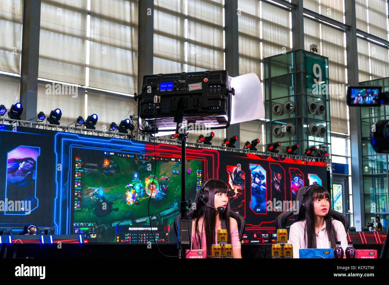 Jeu vidéo héberge les présentateurs à Shenzhen 2017 jeu juste. Banque D'Images