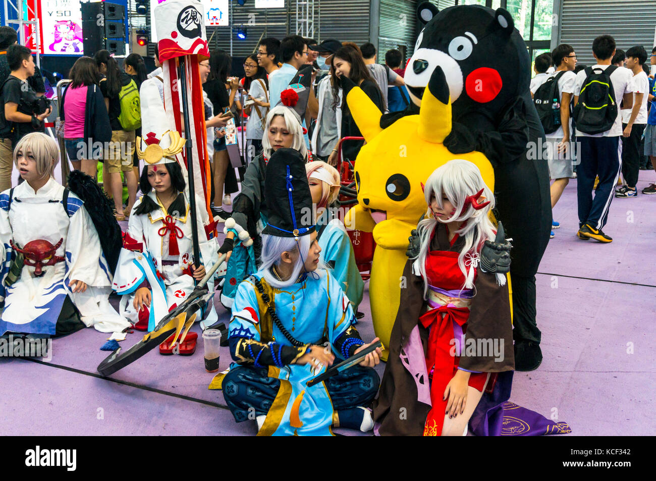 Pikachu et mascottes kumamon avec caractères anime japonais à 2017 Shenzhen (Chine juste jeu comic-con). Banque D'Images