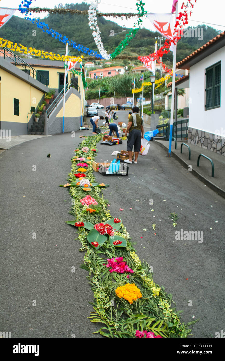 Arrangements floraux pour procession Banque D'Images