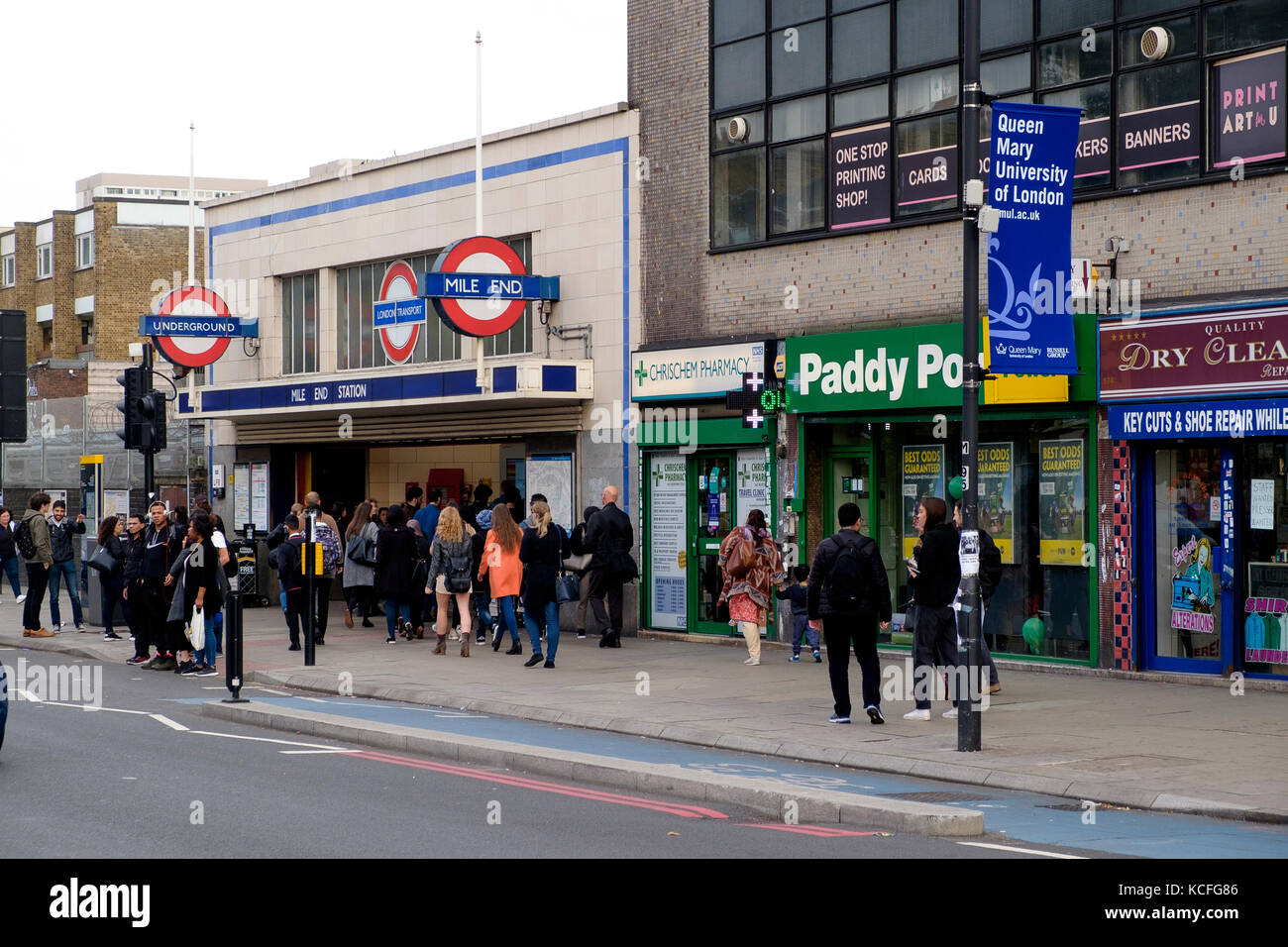 Mile end tube station Banque de photographies et d'images à haute  résolution - Alamy