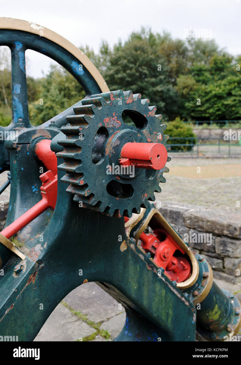 Roue dentée sur l'ancien moulin en machines d'ébarbures country park Bury Lancashire uk Banque D'Images