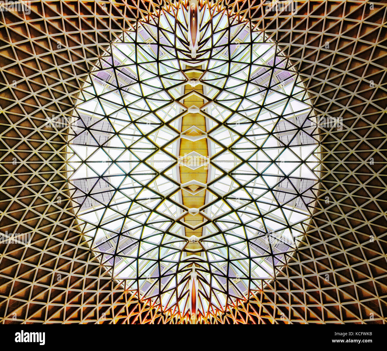 Le plafond dans le nouveau hall des départs dans le King's Cross St Pancras railway station Banque D'Images