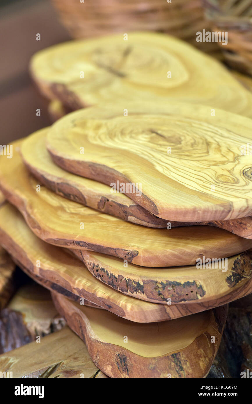 Sculpté en bois d'olive articles à vendre à Corfou en Grèce pour les touristes et les visiteurs Banque D'Images