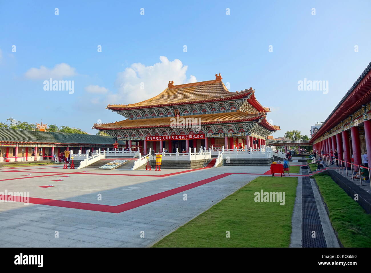 KAOHSIUNG, TAÏWAN -- 28 SEPTEMBRE 2017 : vue de la salle principale du temple Confucius, construit dans le style chinois du nord de la dynastie Song. Banque D'Images