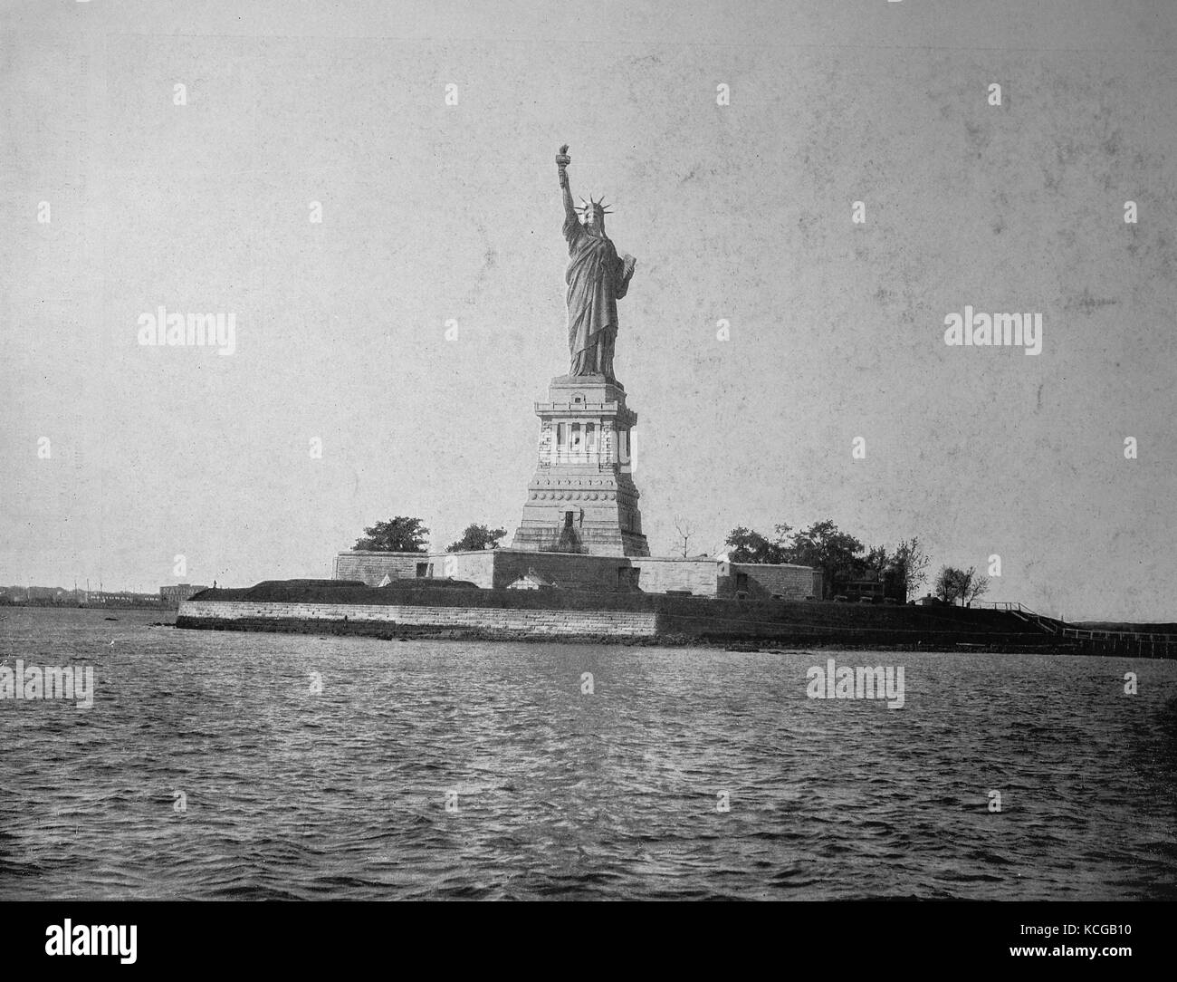 États-unis d'Amérique, New York, la Statue de la liberté dans le port de New York, l'amélioration numérique reproduction d'une photo historique de l'année 1899 (estimé) Banque D'Images